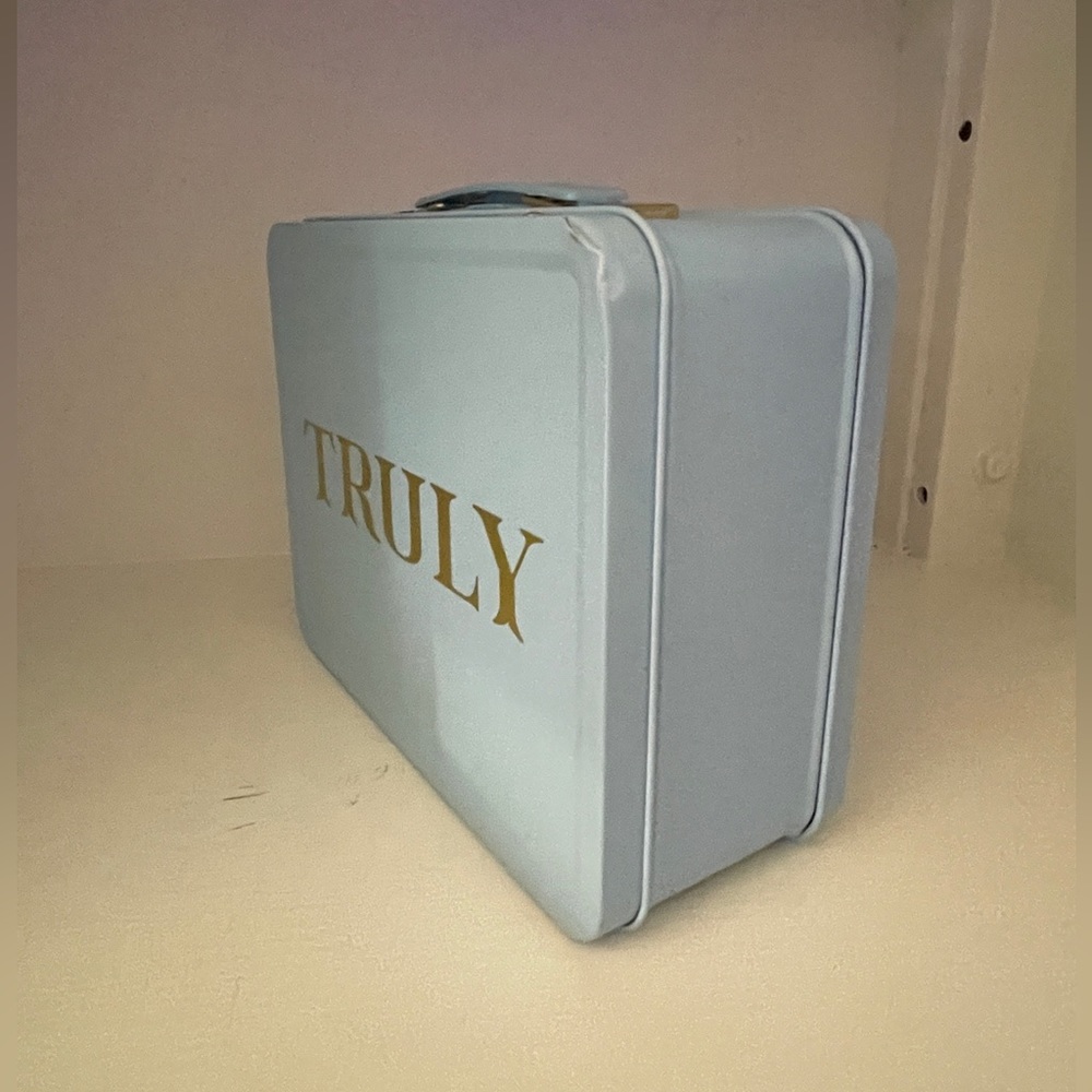 Truly | Tin Box | Lunch Box - Picture 2 of 7